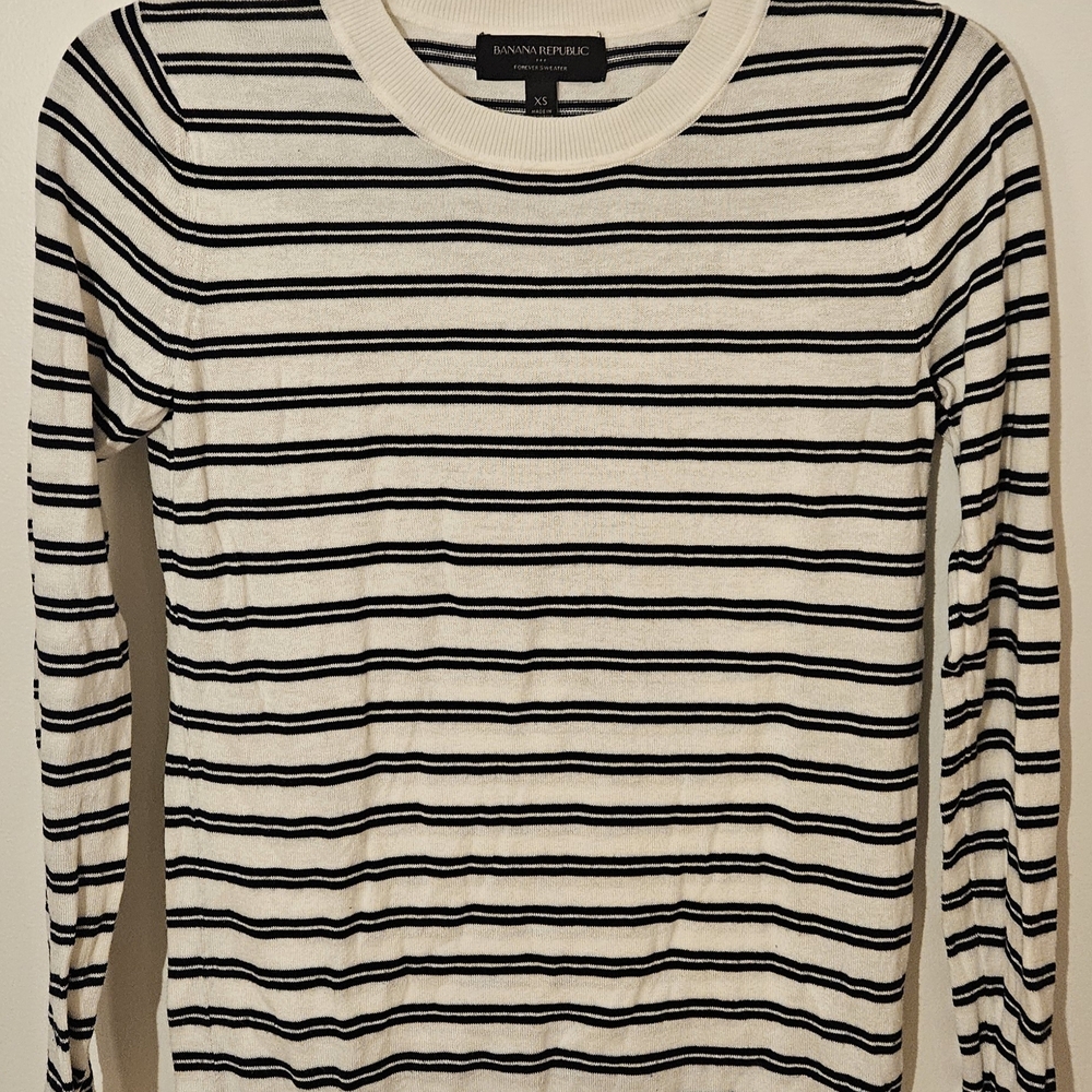 Women's Banana Republic Black and White Striped Sweater Size XS